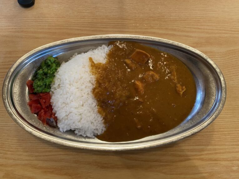 カレーの店スパイス|ボリューム満点チキンカレー(幡ヶ谷)