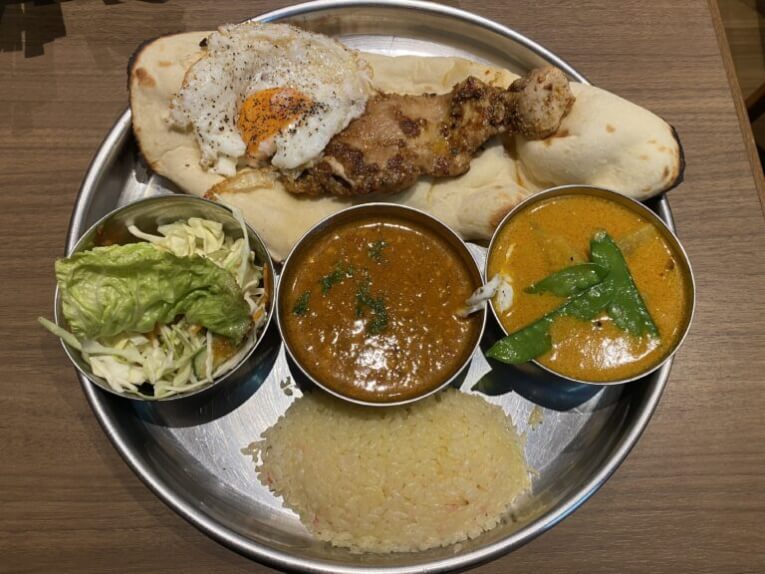 【閉店】ケイジャンチキンカレー|タンドール料理ひつじや(日比谷)