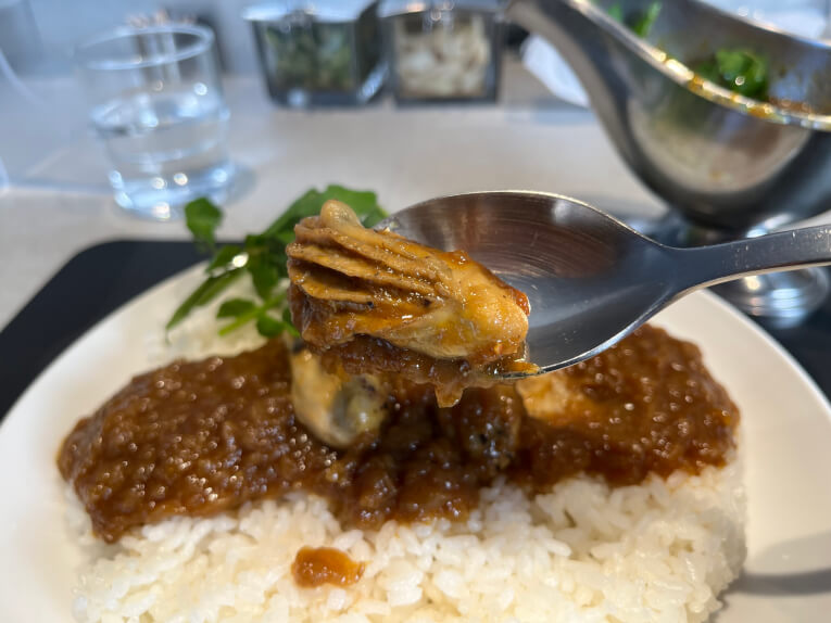 海の旨味たっぷりマリブカレー|SANZOU TOKYO(下北沢)