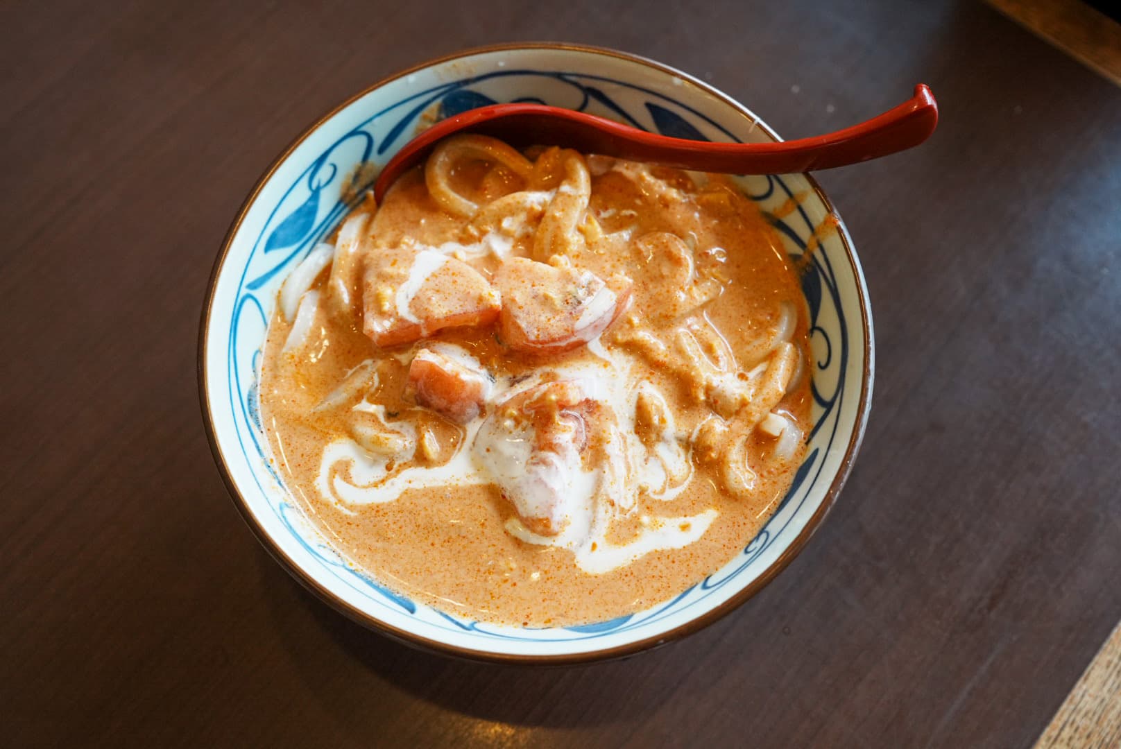 豆乳仕立ての冷やしトマたまカレーうどん|丸亀製麺