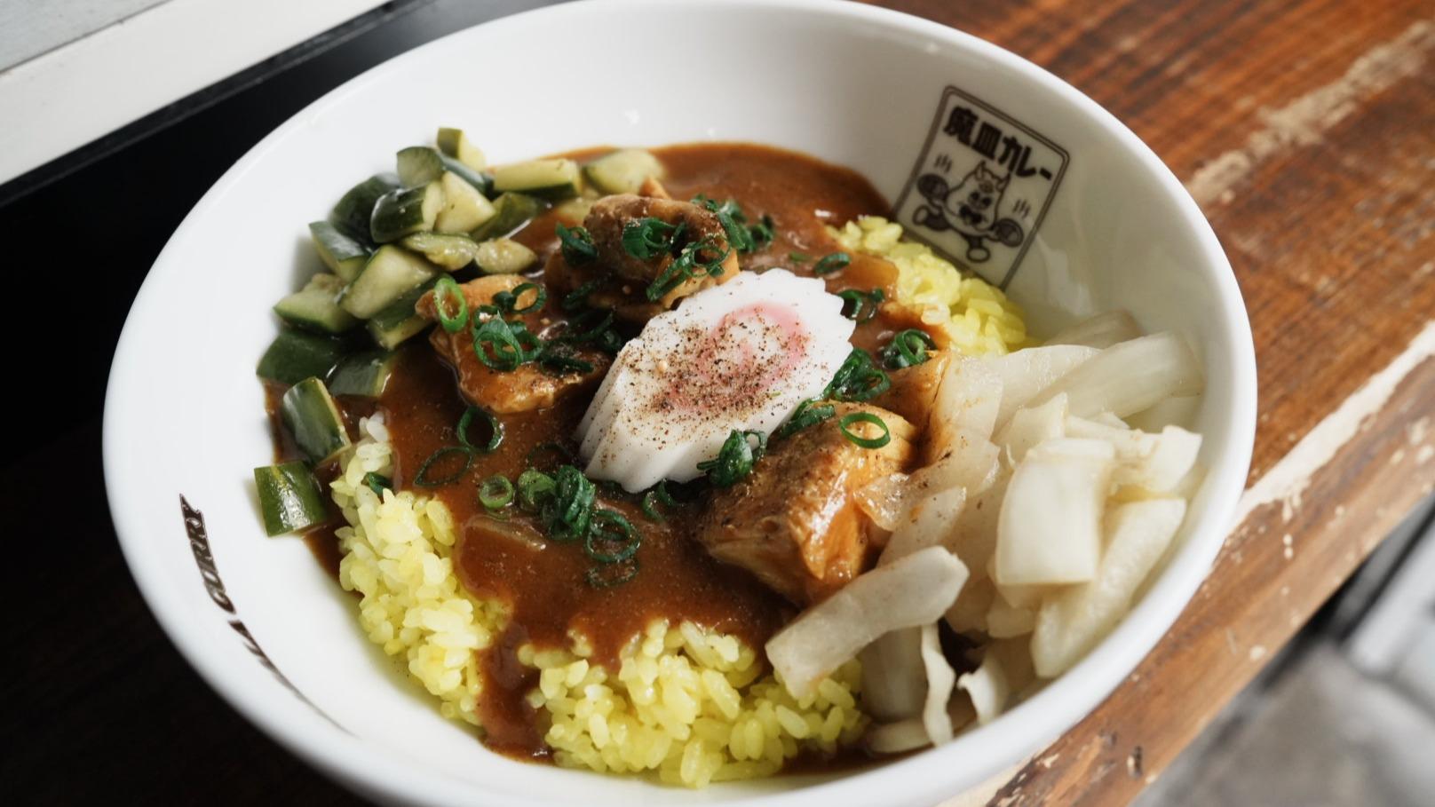 中目黒「魔皿カレー」の新発明「カレー丼」を食べてきた!|サラサラ系の聖地が”とろみの魔法”で常識を覆す