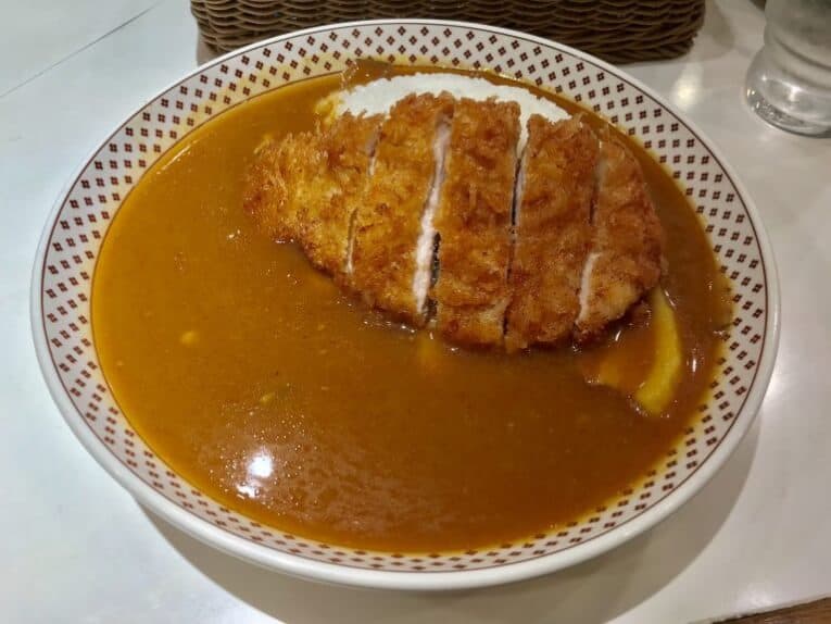 モンスナック|芸能人に愛されたカレーを食す(新宿)
