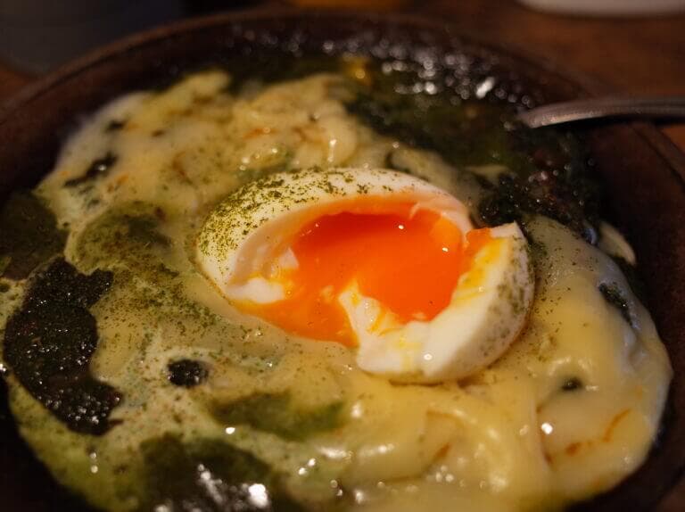 ほうれん草チーズ&エッグカレー|ヨゴロウ(原宿)