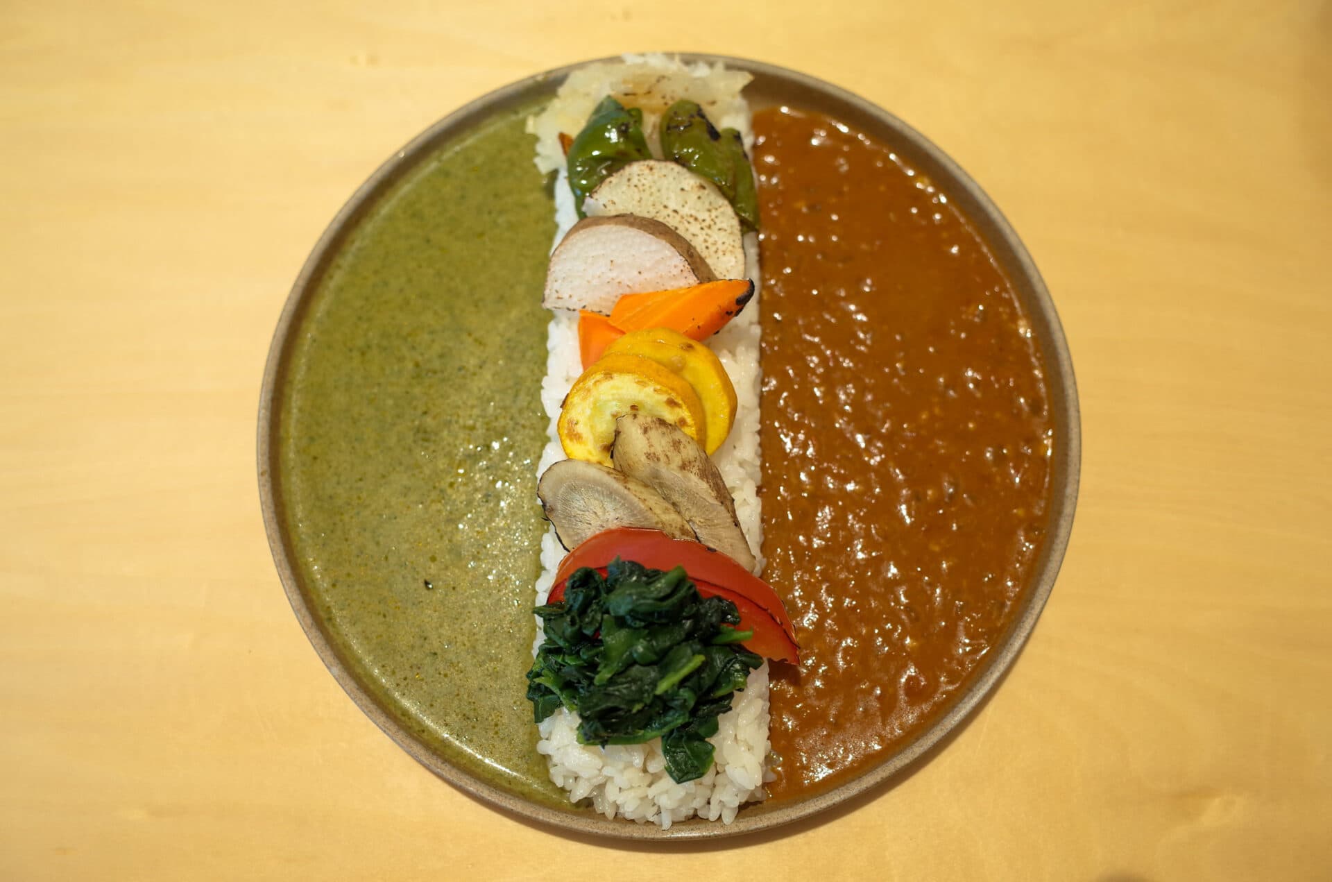 農家のカレー&グリーンカレー|BIRTH DINING by Plein(赤羽橋)