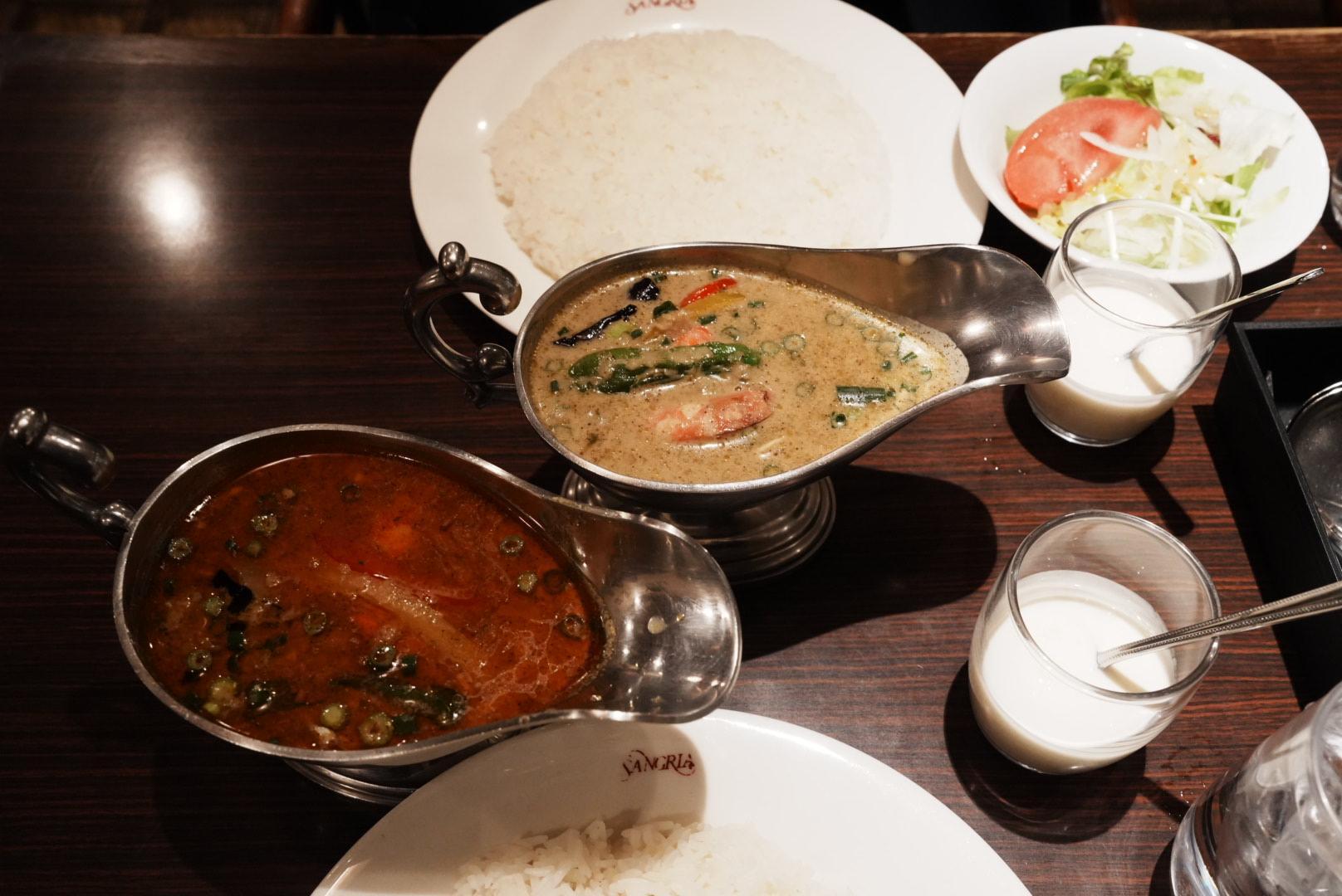 同じシーフードカレーでも辛さで色味がこんなにも違う!