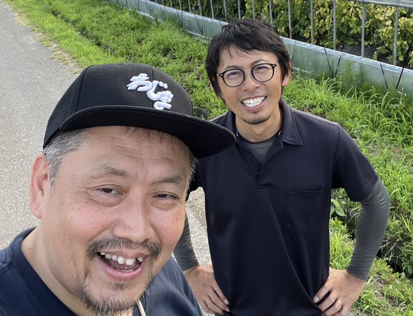 狛犬hug me!の店主河野氏と、輪島・上田農園の上田氏 (河野氏より提供)