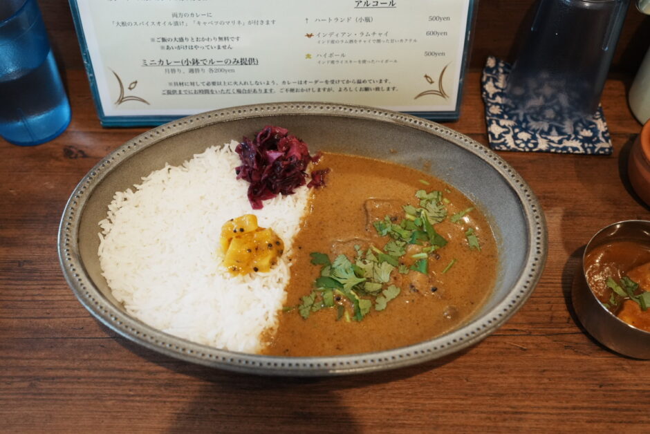 豚肉とアサリのココナッツカレー｜よすが舎（三田・田町）