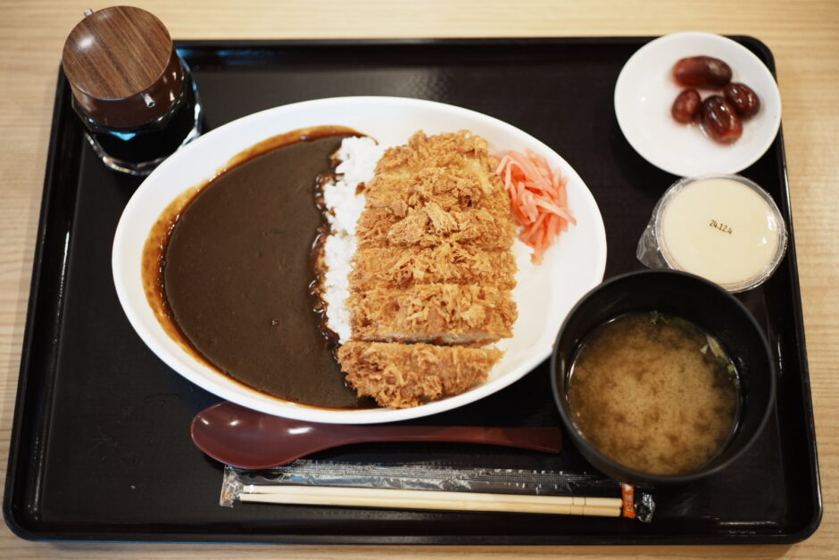 カツカレー定食｜成田空港サテライト店